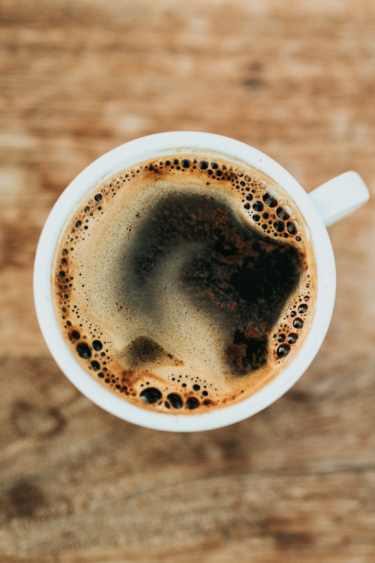 Chávena de café e mesa